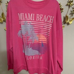 Pink Hollister sweatshirt. Size XL, is a little oversized. Never worn.